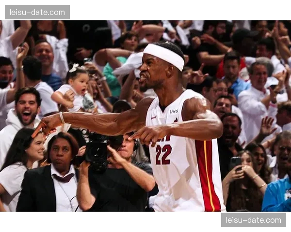 热火巴特勒膝伤高挂免战牌 阿德巴约独撑内线轮换压力骤增