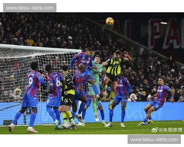 水晶宫35分中游徘徊，拉克鲁瓦闪击后染红暴露防守稳定性不足