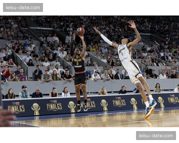 马刺文班亚马防守覆盖面积 5次封盖限制步行者内线进攻效率